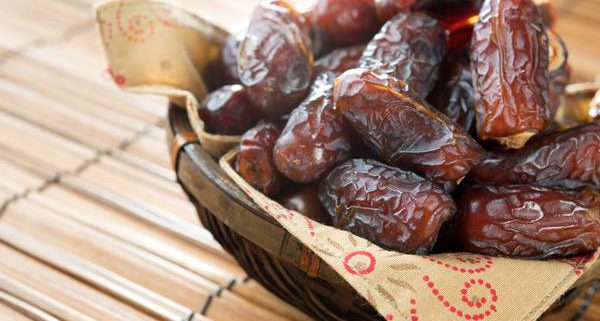 خرمای صادراتی میوه خرما یا رطب گیاهی تک لپهای و گرمسیری جزو تیره نخلها است که میوهاش خوراکی و دارای هستهای سخت و پوست نازک و طعم شیرین که به شکل خوشهای بزرگ از شاخه آویزان میگردد و برگهای آن بزرگ است